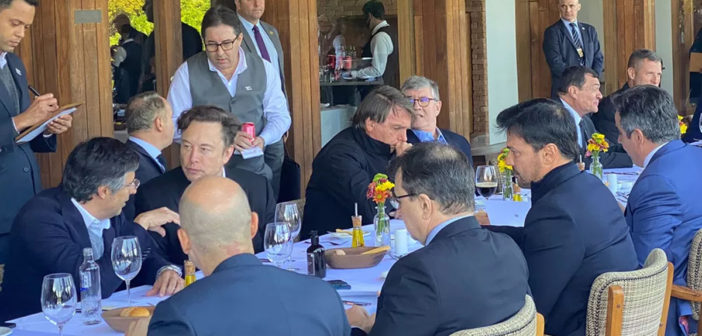 O bilionário Elon Musk e o presidente Bolsonaro se encontram em Porto Feliz, no interior de SP.