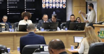 Legislativo aprova projetos sobre educação e reconhecimento a empresa