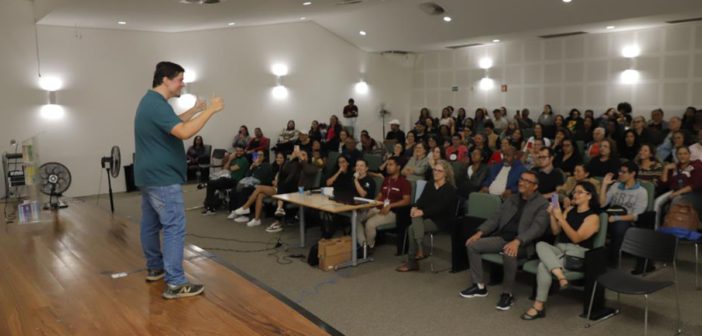 Café com Libras movimenta comunidade surda de Barueri