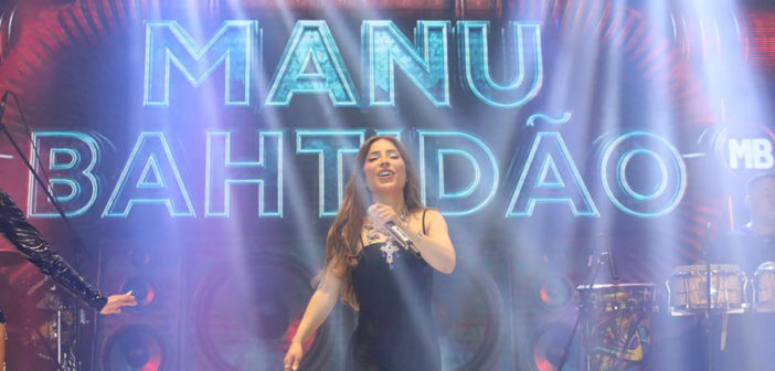 Manu Bahtidão anima o público no Natal Encantado de Barueri