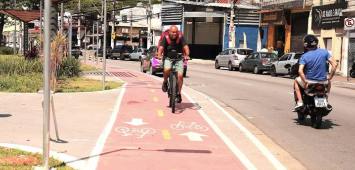 Prefeitura inicia obras de ciclovia de 6 km entre Aldeia e Alphaville