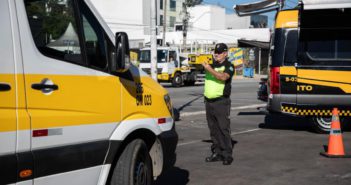 Barueri vistoria veículos de transporte escolar para o segundo semestre