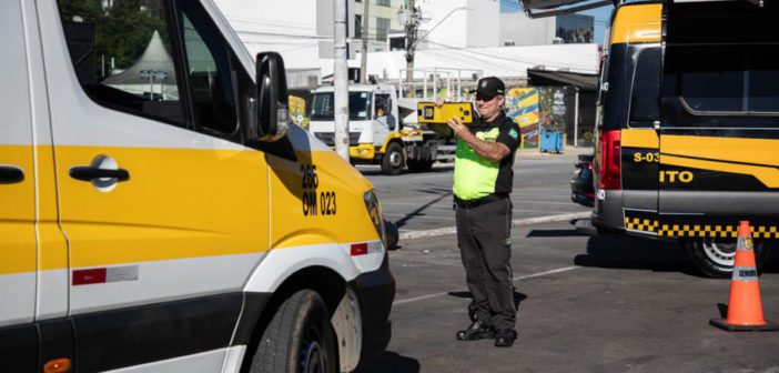 Barueri vistoria veículos de transporte escolar para o segundo semestre