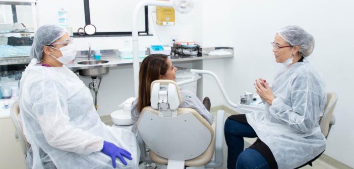 Julho Neon Barueri reforça a prevenção e o diagnóstico precoce do câncer de boca