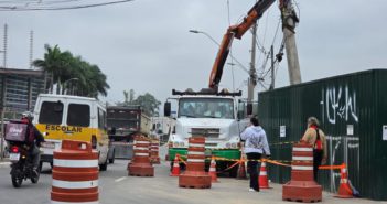 Barueri: faixa da avenida General de Divisão é interditada para contenção de poste